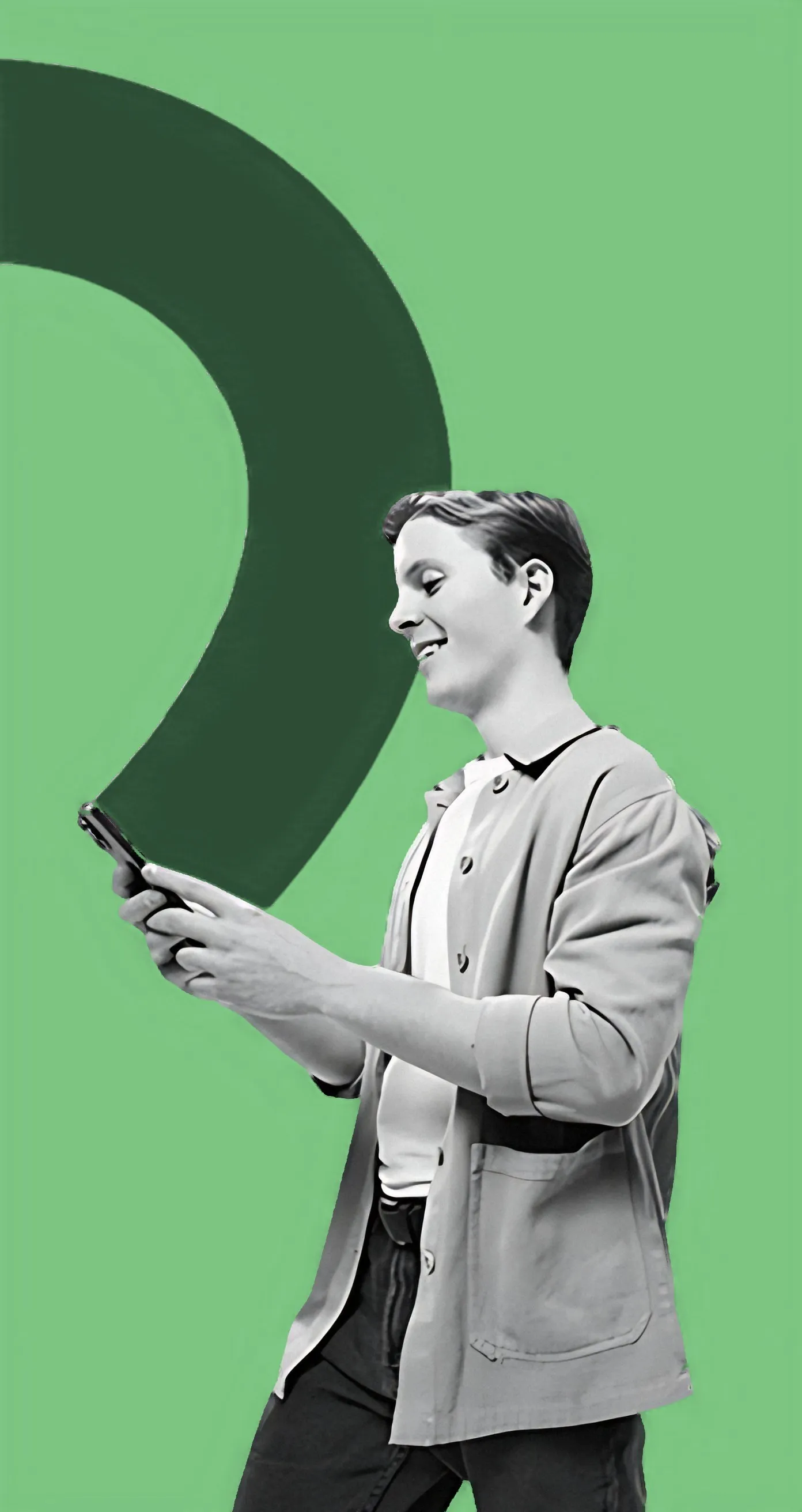 Vignette de la vidéo de démonstration : un homme souriant regarde son téléphone.