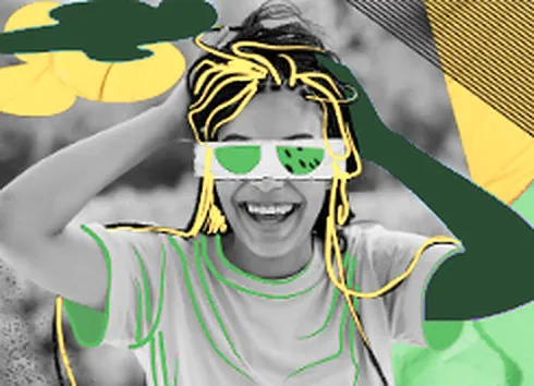 Collage : une jeune femme rieuse aux lunettes vertes