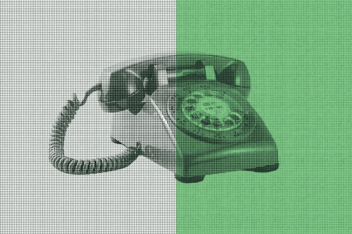 Un téléphone rétro en trame de points, moitié vert nuit sur blanc, moitié vert foncé sur vert Lecy