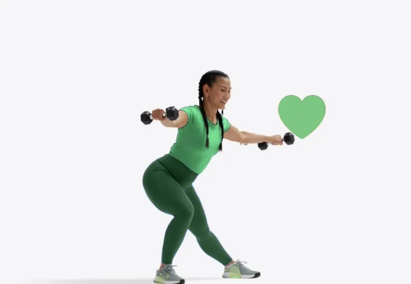 Sportive en tenue verte qui s’entraîne avec des haltères