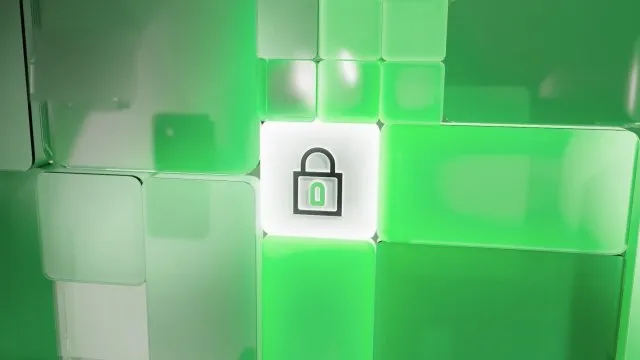 Mur de blocs de verre verts lumineux avec un cadenas au centre